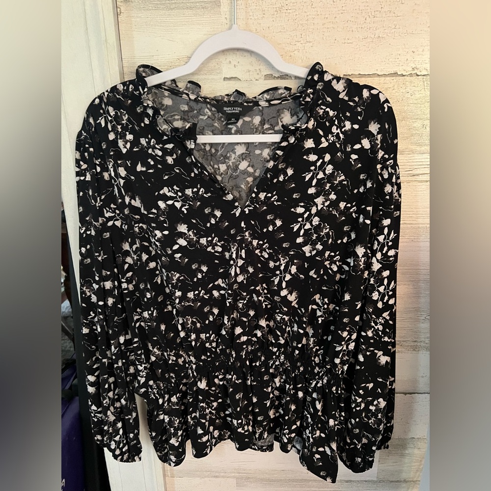 Simply Vera Vera Wang Black and White Floral Peplum Top